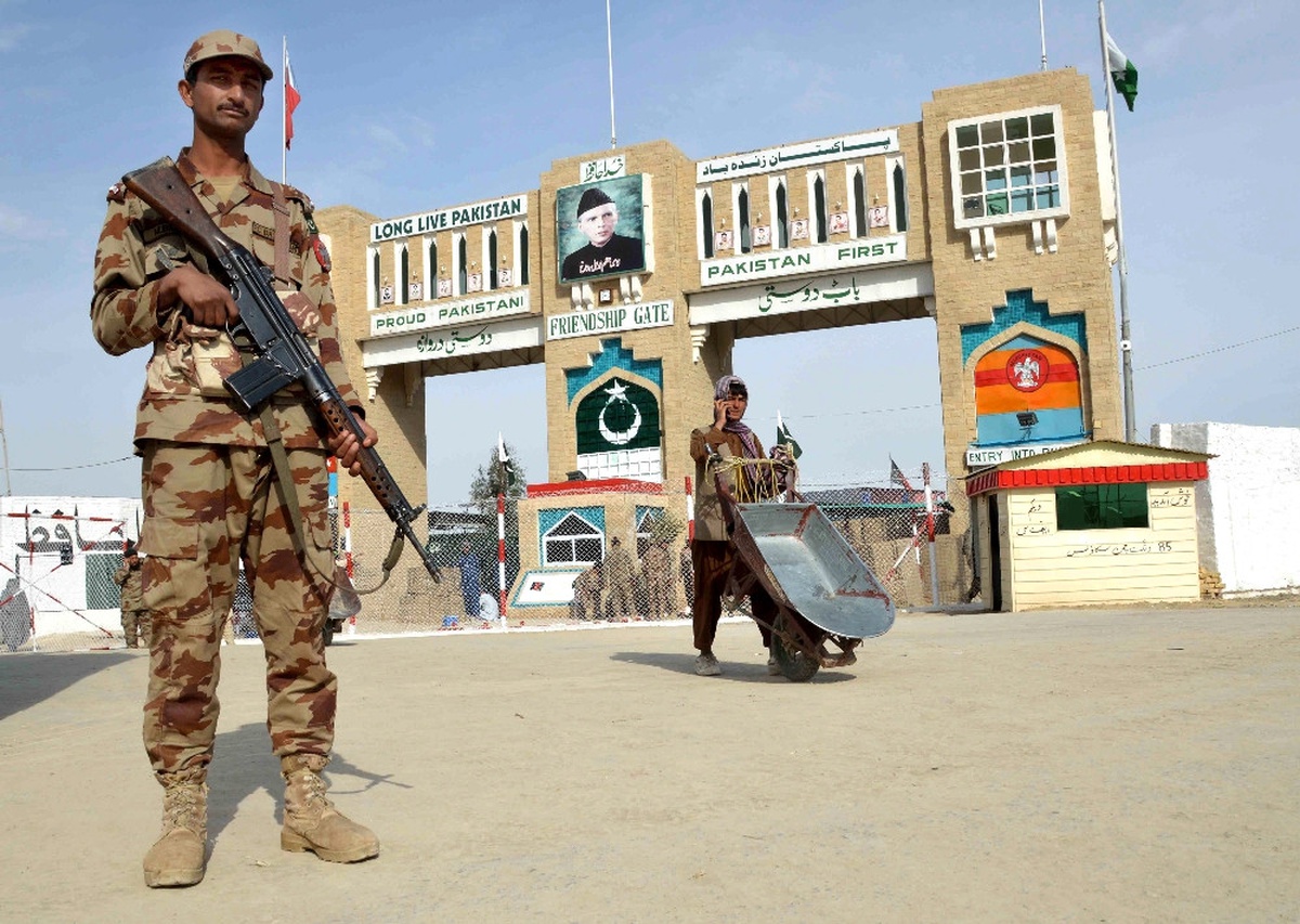 Pakistan, Afganistan\'la Arasındaki Sınır Kapılarını Tekrar Kapattı