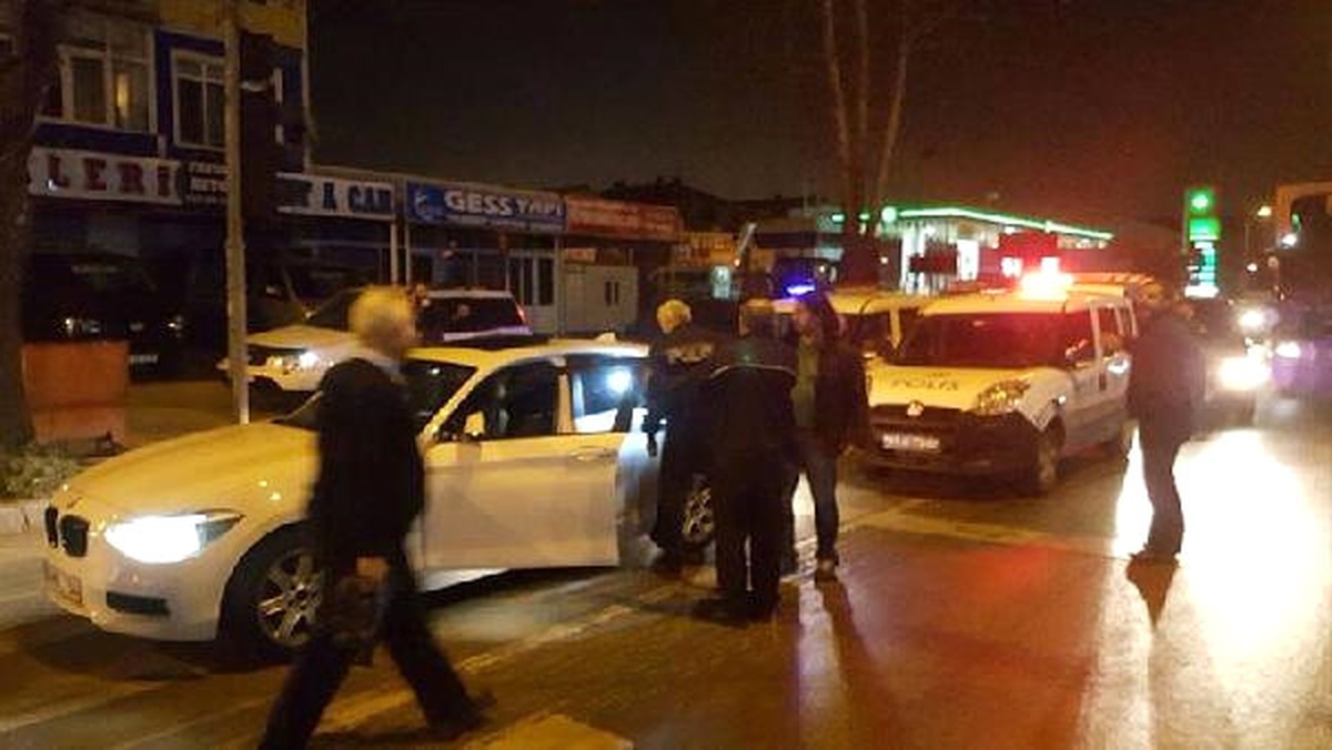 Plakası Bantla Değiştirilen Otomobil Polisi Alarma Geçirdi