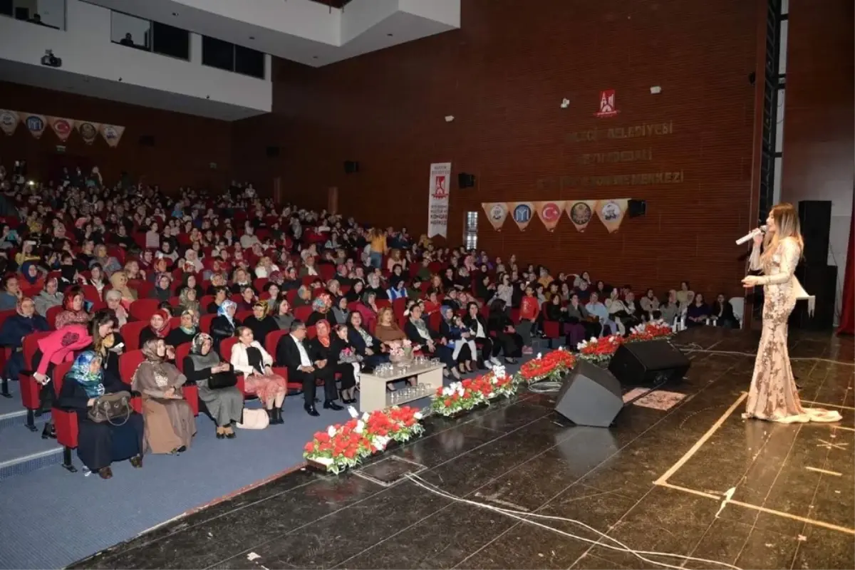 Sanatçısı Umut Akyürek\'ten Kadınlara Özel Konser