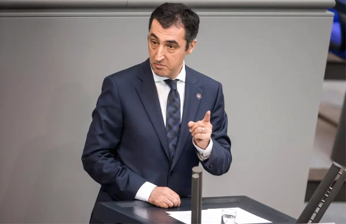 Cem Özdemir Almanya\'da Erdoğan Karşıtı Tv Kurmak Istiyor