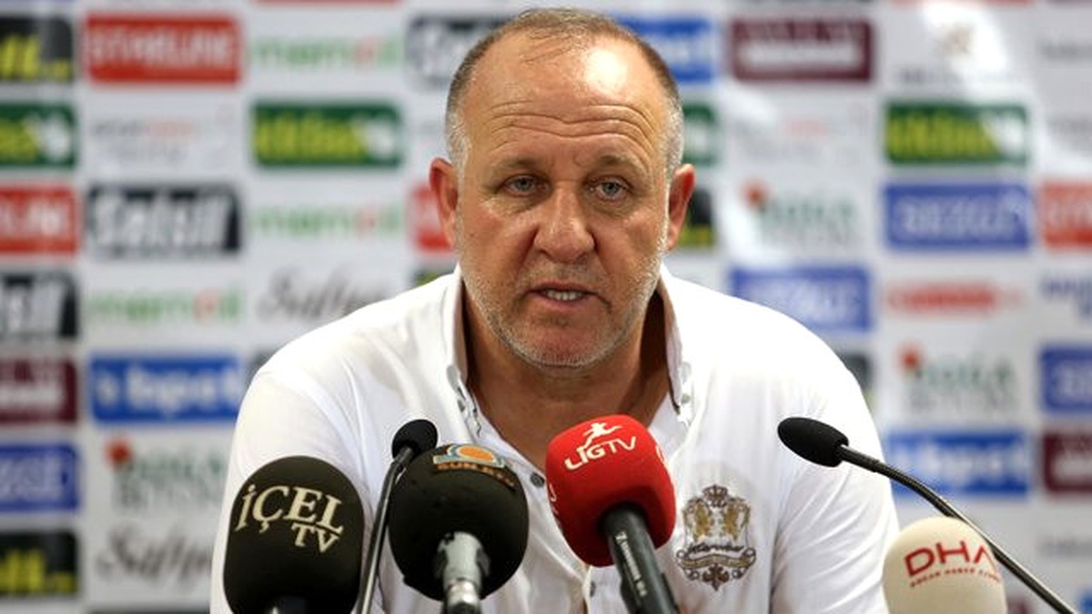 Sivasspor Teknik Direktörü Bakkal: "Şampiyonluğa Oynayan Bir Takımımız Var"