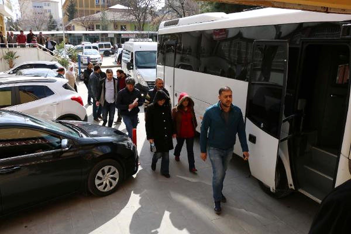 Siverek\'te PKK Propagandasından 24 Kişi Adliyede