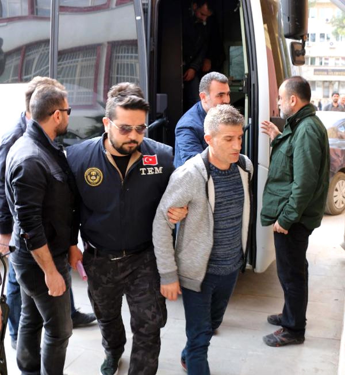 Siverek\'te PKK Propagandasından 24 Kişi Adliyede
