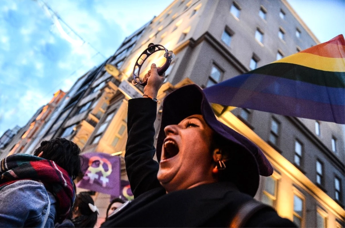 Taksim\'de "Feminist Gece Yürüyüşü" Düzenlendi