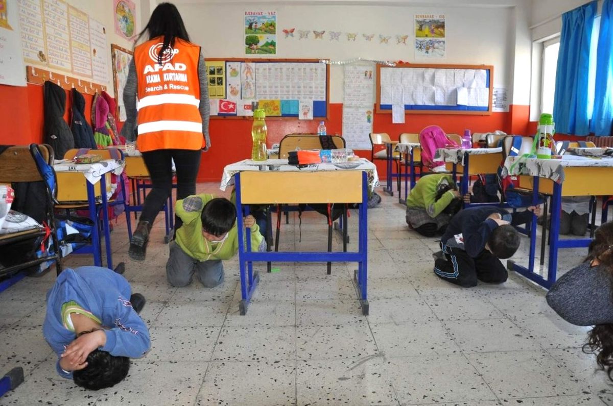 Tunceli\'de Öğrencilere Afet Bilinci Eğitimi