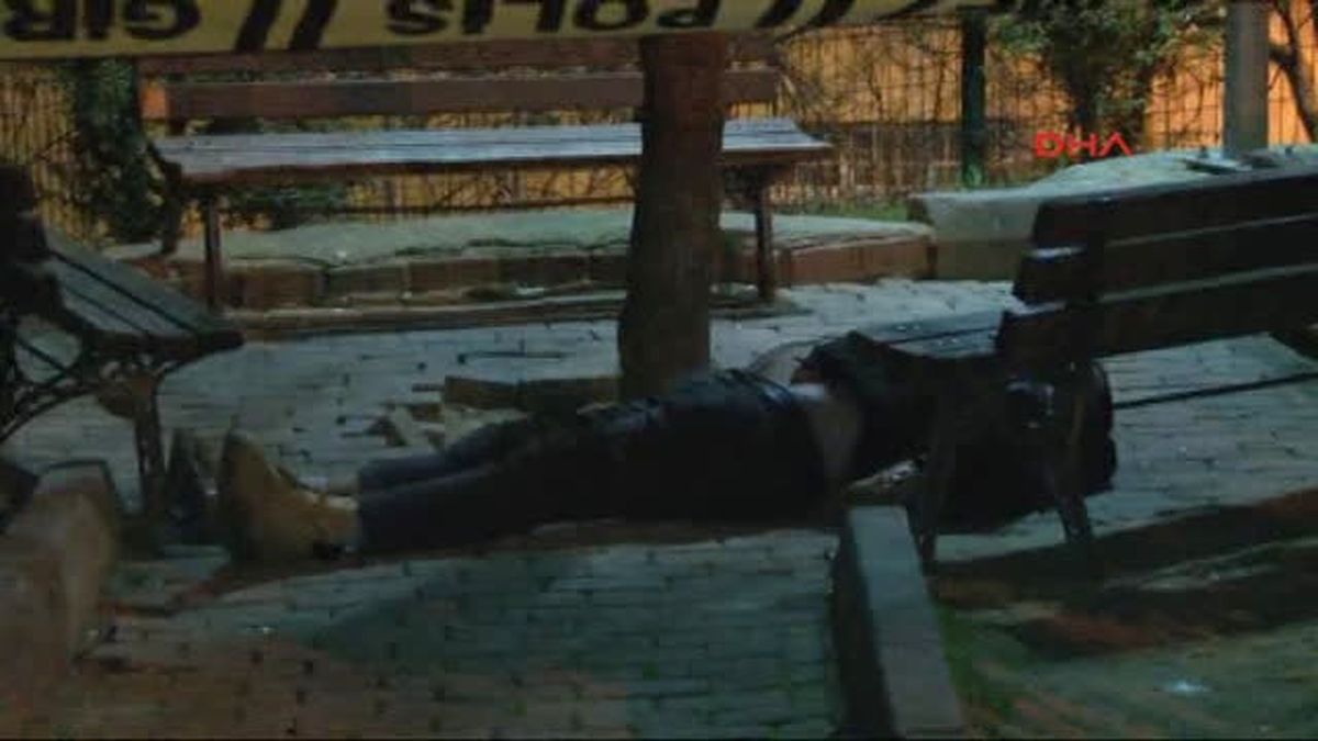 Üsküdar\'da Bir Parkta Ceset Bulundu