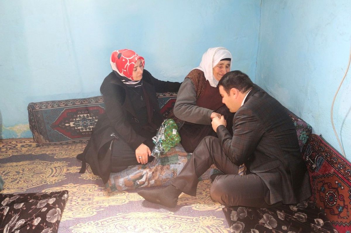 Vali Işın\'dan Yaşlı Kadınlara Ziyaret