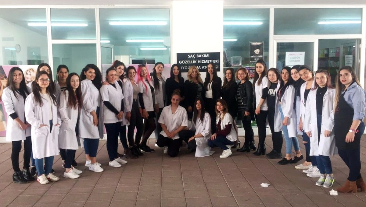 Ydü Saç Bakımı ve Güzellik Hizmetleri Öğrencilerinden, 8 Mart Dünya Emekçi Kadınlar Gününe Özel...