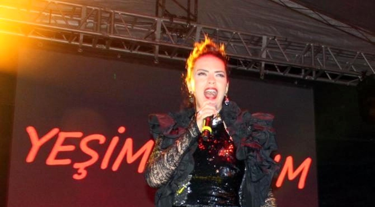 Yeşim Salkım\'dan Ajda Pekkan\'a Yaş Göndermesi