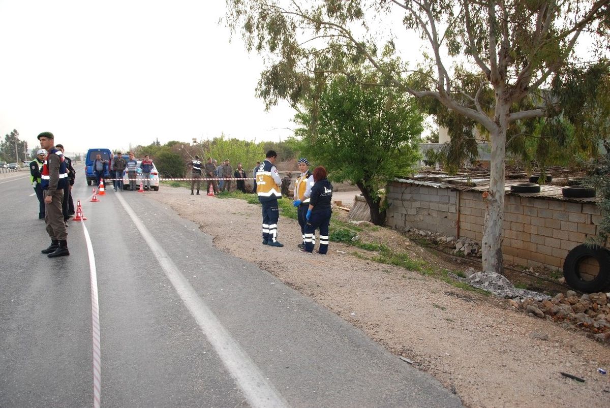 Yol Kenarında Kadın Cesedi Bulundu