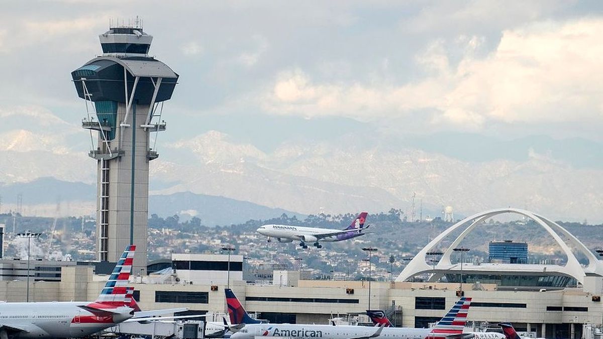 Yolcu Battaniye Parasına İtiraz Etti, Uçak Los Angeles\'a İndirildi