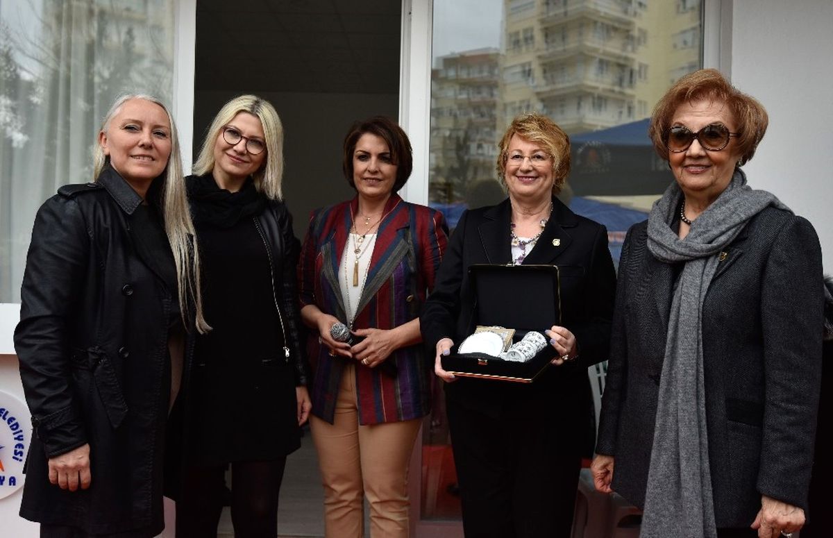 Zeytinköy\'de 8 Mart Kutlaması