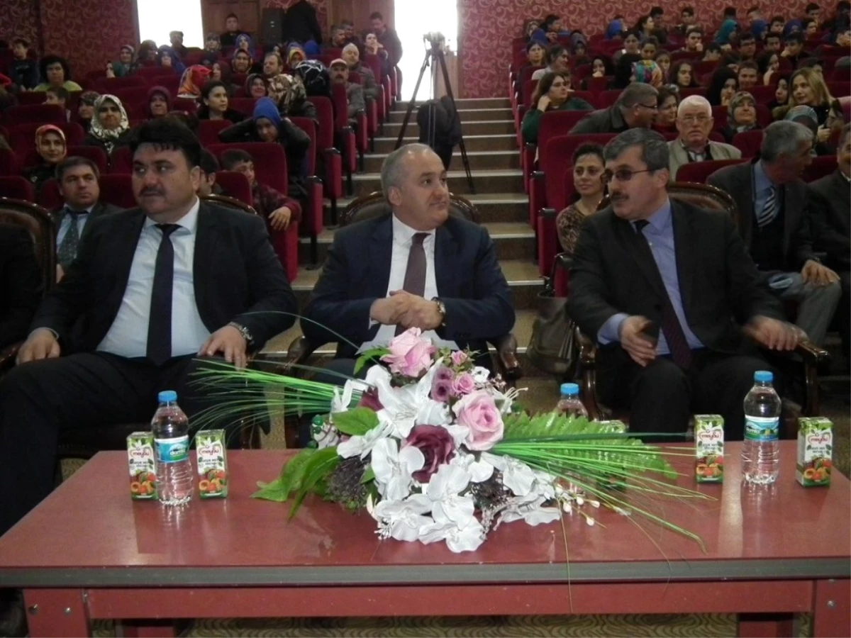 12 Mart İstiklal Marşının Kabulü ve Mehmet Akif Ersoy\'u Anma Töreni Yapıldı
