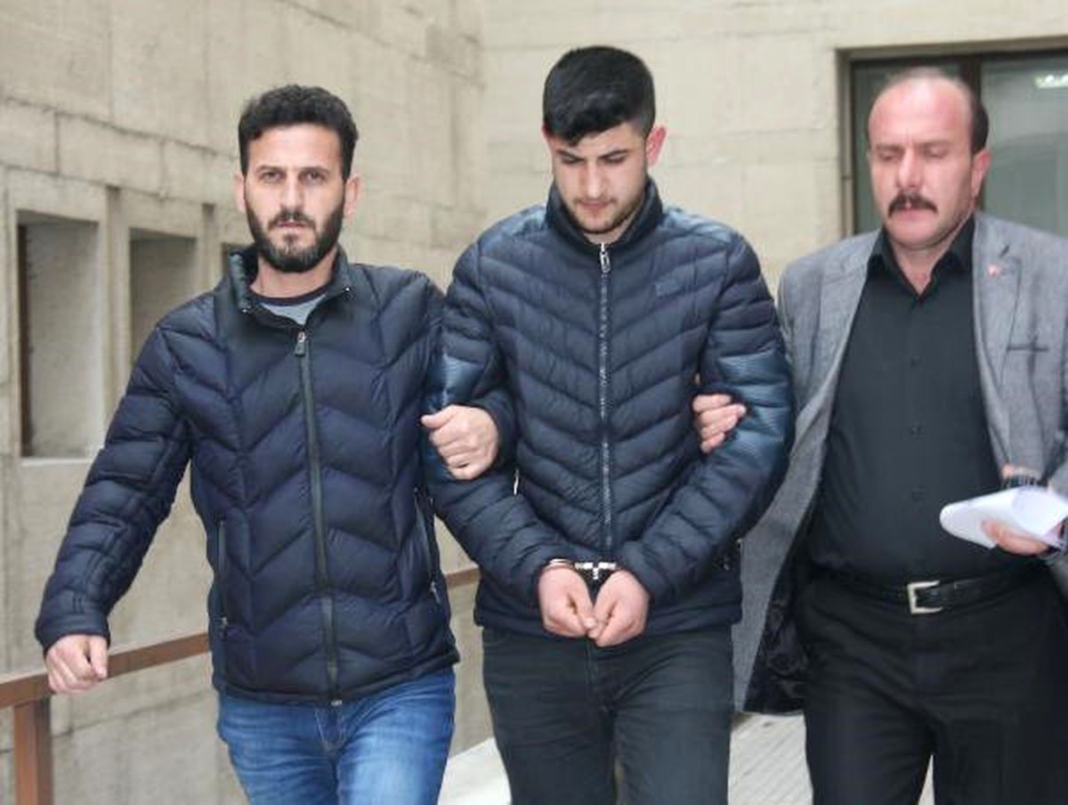 3 Ay Önce Evlendiği Eşini Parkta 12 Bıçak Darbesiyle Öldürdü (2)