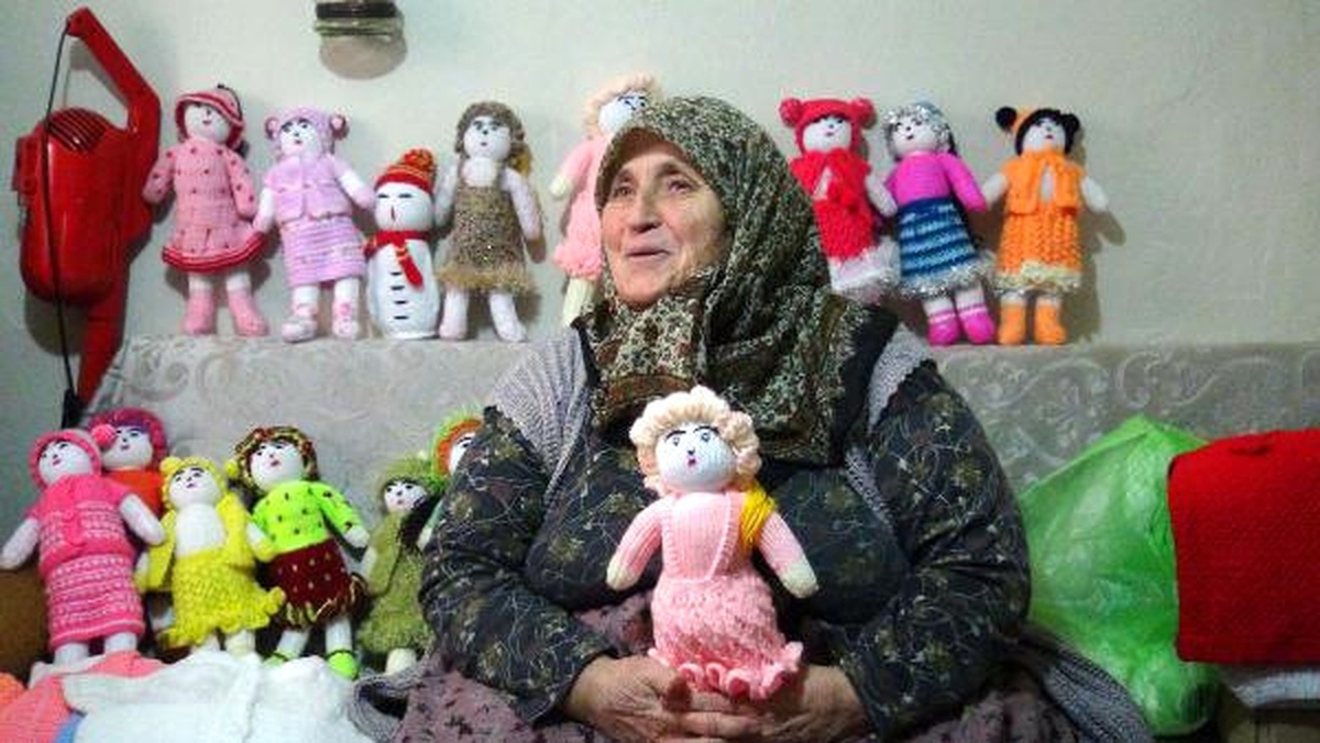 70 Yaşından Sonra El İşi Bebek Örüp Gelir Kaynağı Yarattı