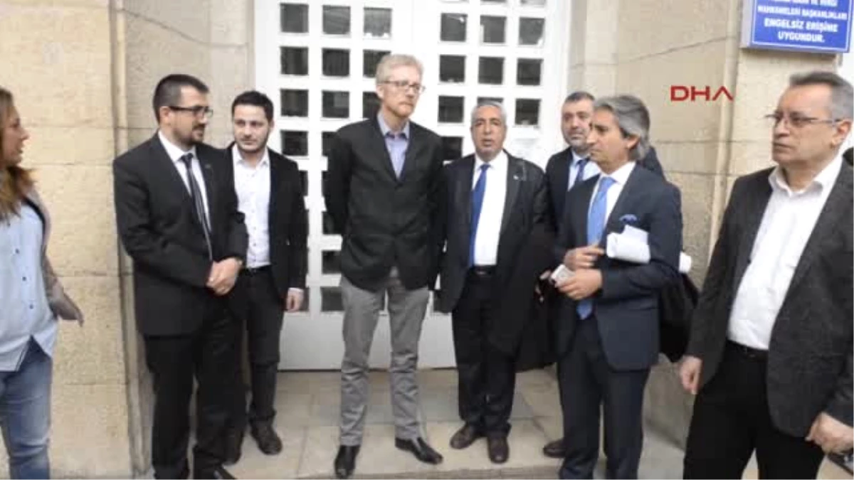 Adana Uluslararası Gözlemci, Fetö Davasında Sakız Çiğneyince Salondan Çıkarıldı