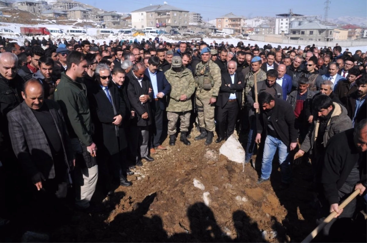 AK Parti\'li Başkanın Ağabeyi Son Yolculuğuna Uğurlandı