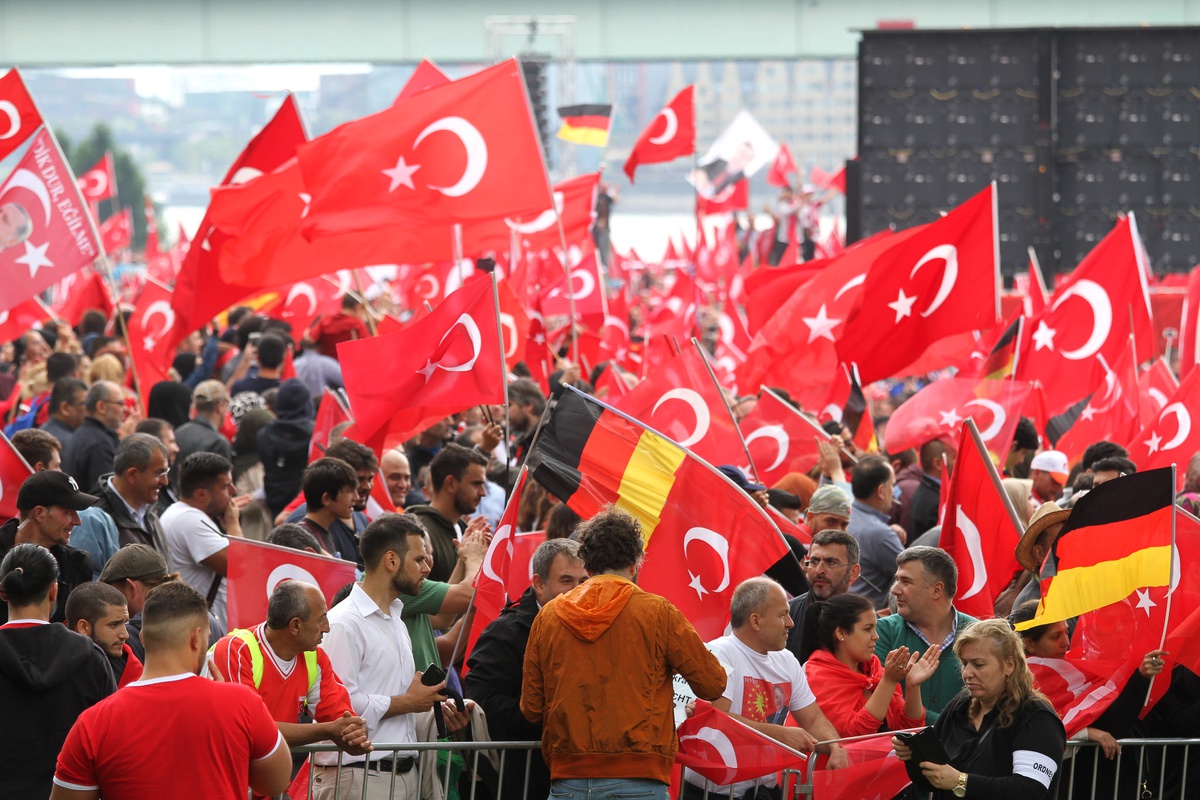 Almanların Yüzde 91\'i Türk Siyasilerin Miting Yapmasına Karşı
