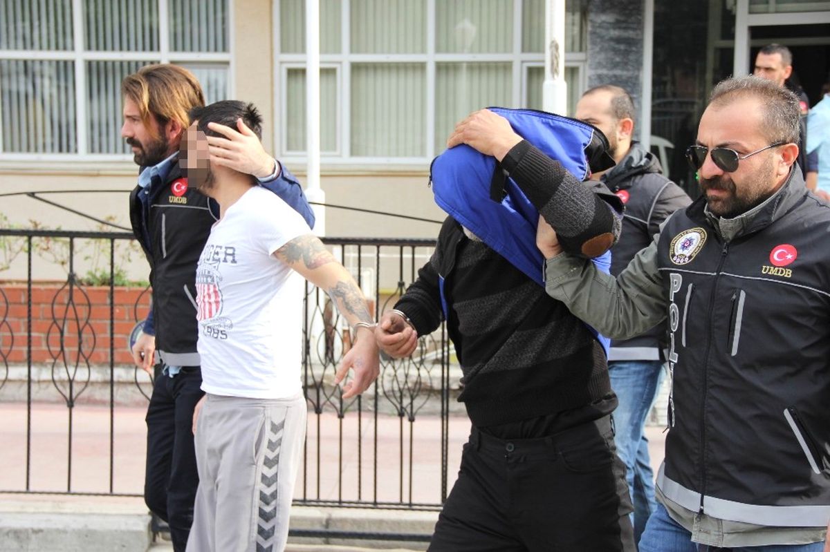 Ambar Kamyonu ve Motosikletle Uyuşturucu Sevkiyatına 5 Gözaltı