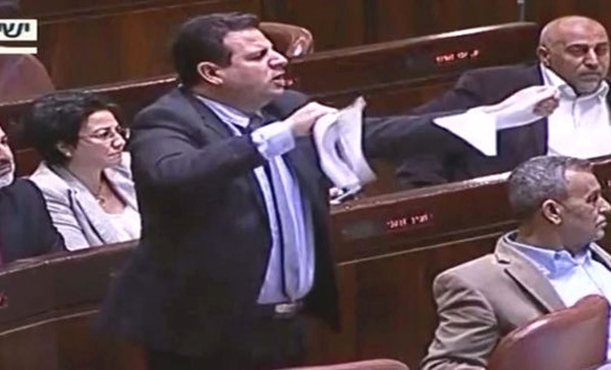 Arap Milletvekilleri Knesset\'te Ezan Yasağı Yasa Tasarısını Yırttı