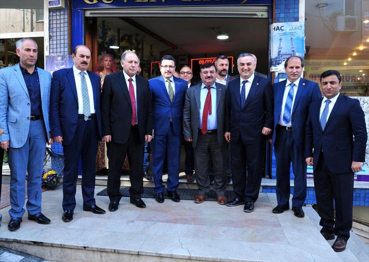 Artvin Valisi Doğanay, Trabzon\'da Lokal Açılışına Katıldı
