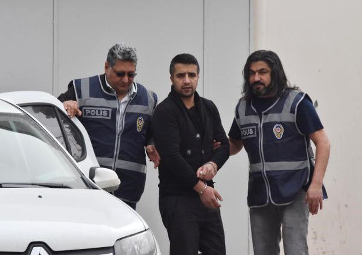 Atm\'den Para Çeken Kişiyi Dövüp 800 Lirasını Aldı