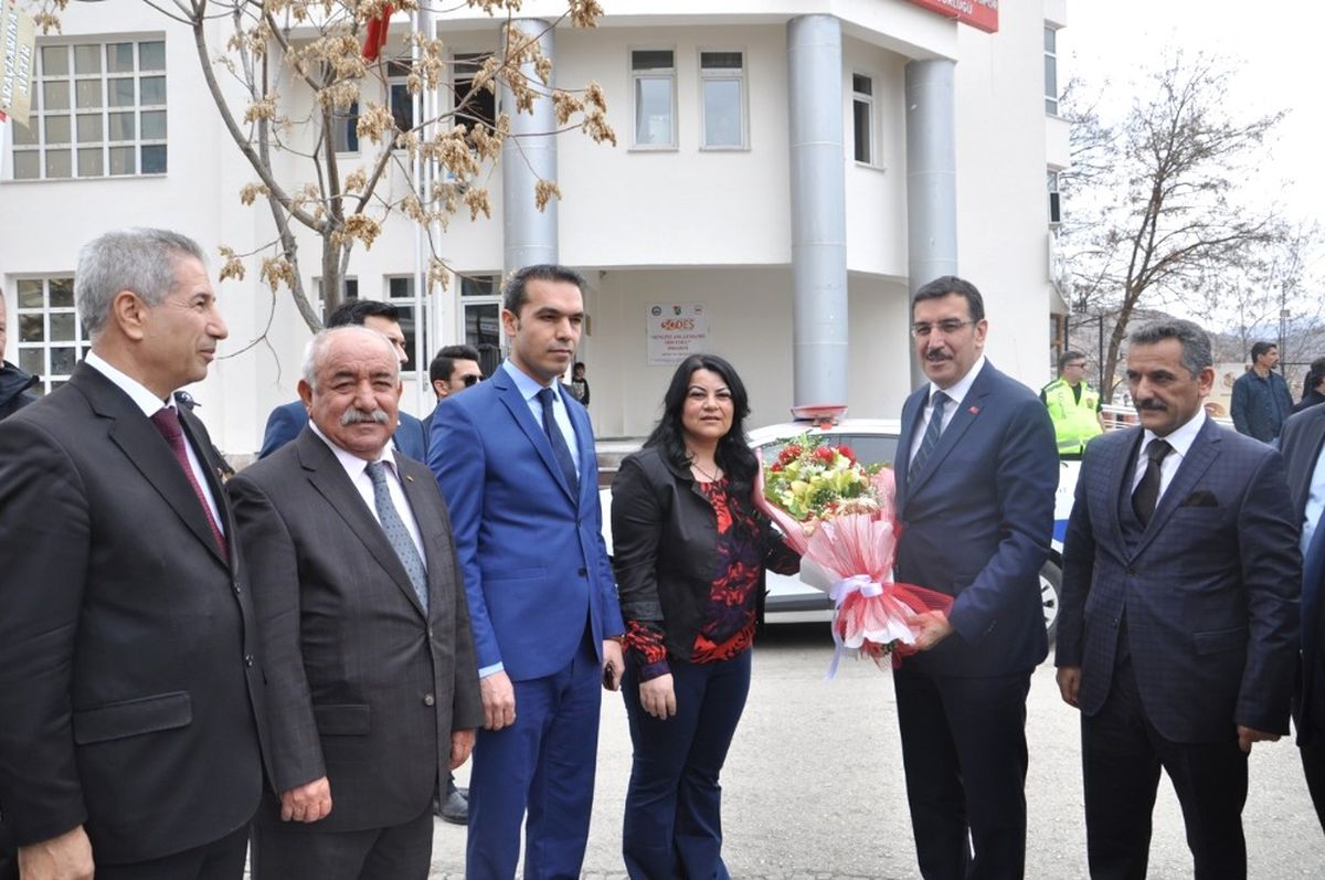 Bakanı Tüfenkci, Tunceli\'de Esnafla Bir Araya Geldi