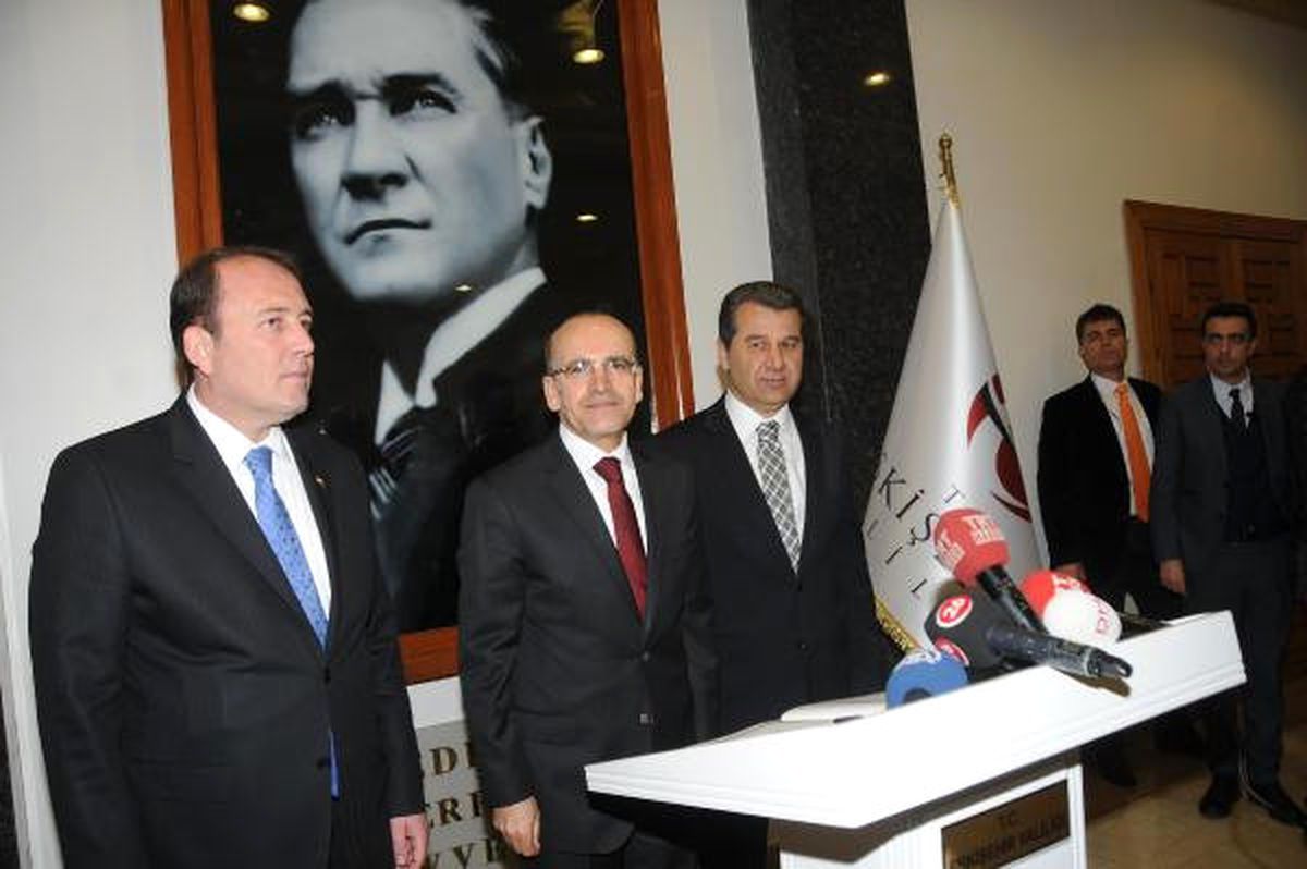Başbakan Yardımcısı Şimşek Vali Çelik\'i Ziyaret Etti