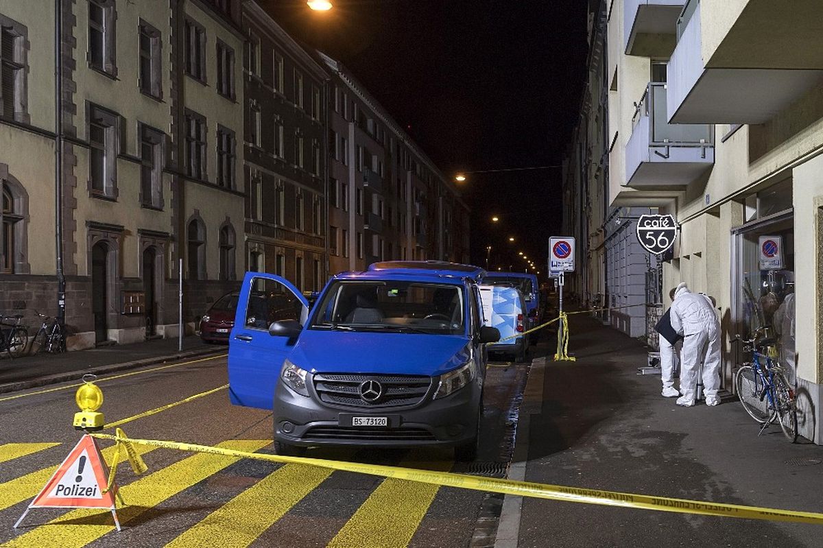 Basel\'de Kafede Silahlı Saldırı: 2 Ölü, 1 Yaralı