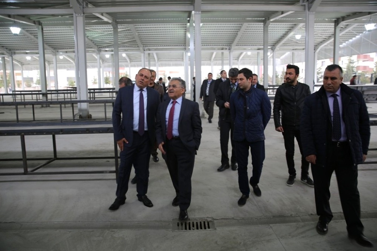 Başkan Büyükkılıç Gökkent Pazar Yeri ve Sosyal Tesislerinde İncelemede Bulundu