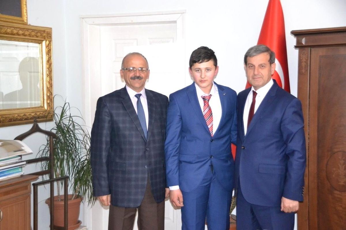 Başkan Süleyman Özkan\'dan Hafız Ercan Coşgun\'a Ödül