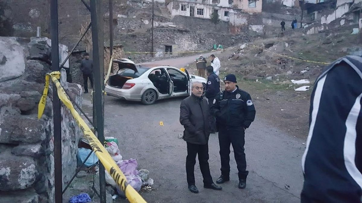 Başkent\'te Çifte İnfaz. Çapraz Ateşe Tutulan Otomobilde Bulunan 2 Kişi, Hayatını Kaybetti