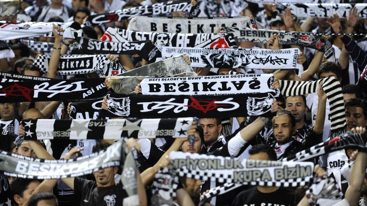 Beşiktaş Taraftarı Güne Damga Vurdu