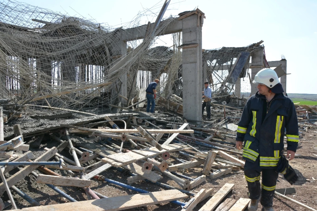 Beton Dökülürken Kalıplar Çöktü: 3 Işçi Yaralı