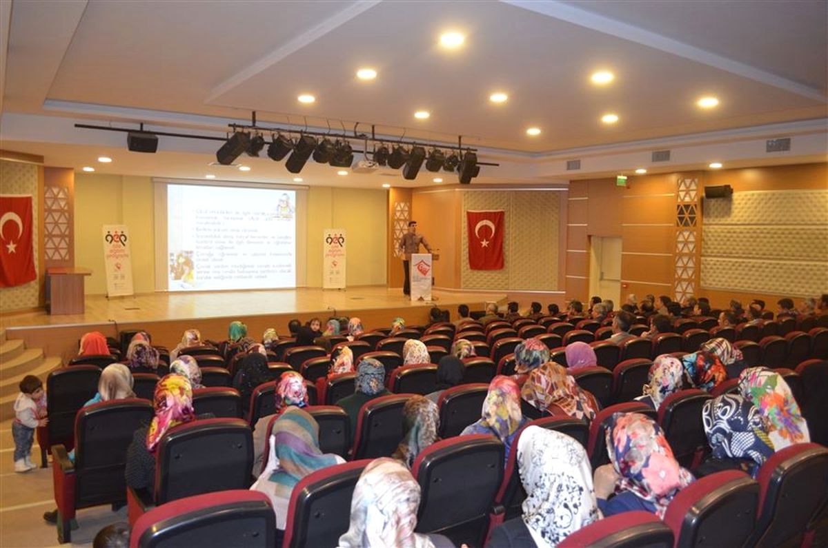 Bingöl\'de Velilere "Evde Öğrenme" Semineri
