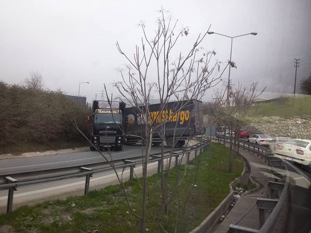 Bursa\'da Tır Kazası Trafiği Kilitledi