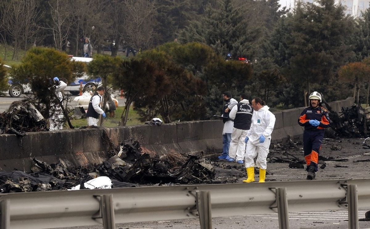 Büyükçekmece\'de Helikopter Düştü: 5 Ölü