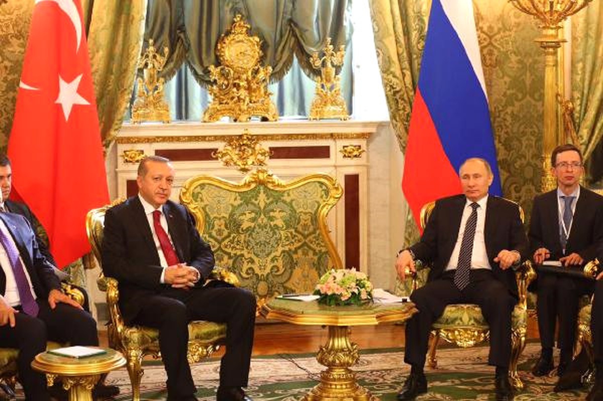Cumhurbaşkanı Erdoğan ve Putin Kremlin Sarayı\'nda Bir Araya Geldi