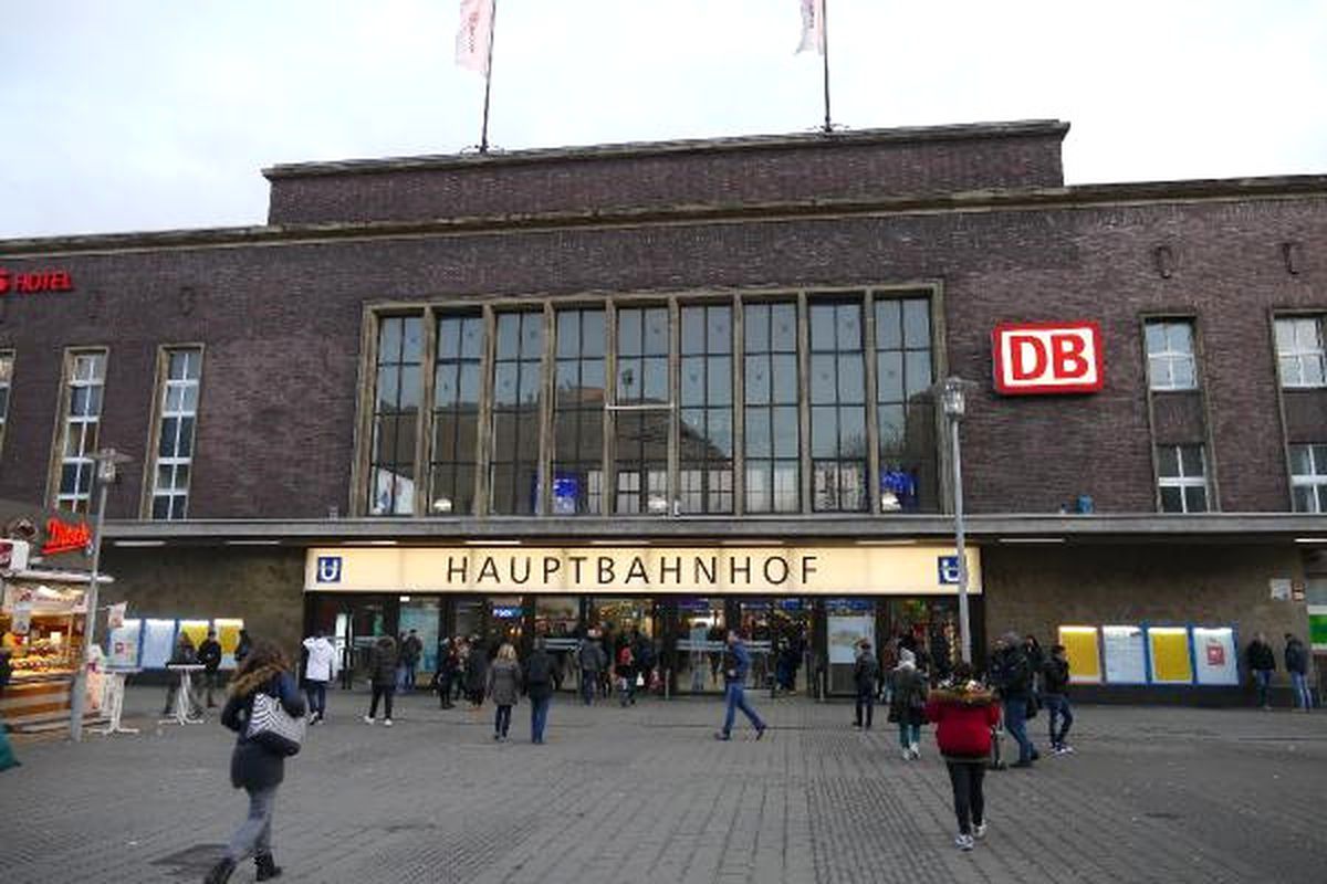 Düsseldorf\'taki Baltalı Saldırıda 1\'i Ağır 5 Kişi Yaralandı