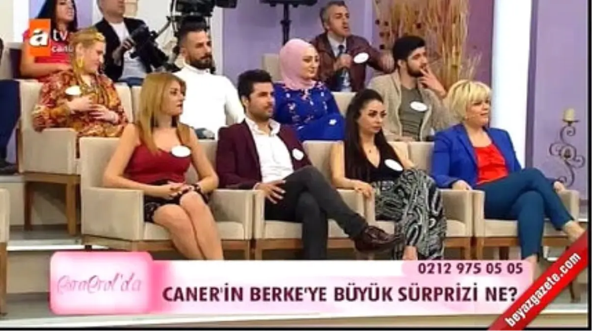 Esra Erol - Caner\'den Nişanlısı Berke\'ye Canlı Yayında Büyük Sürpriz!