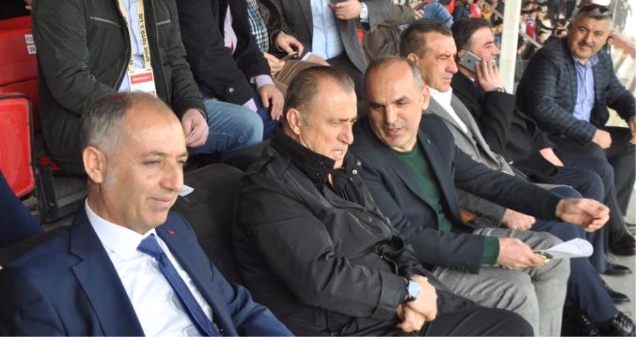 Fatih Terim, 3. Lig\'deki Kartalspor-Bayburtspor Maçını Tribünden İzledi