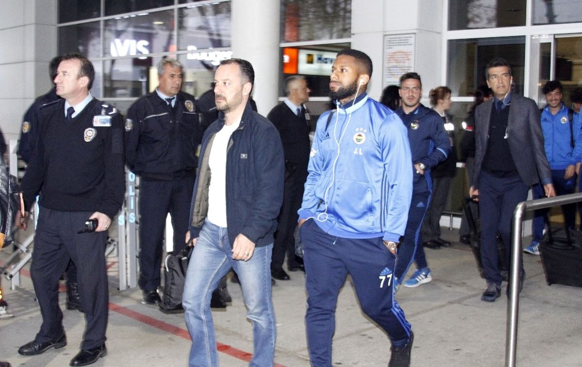 Fenerbahçe Kafilesi Antalya\'da