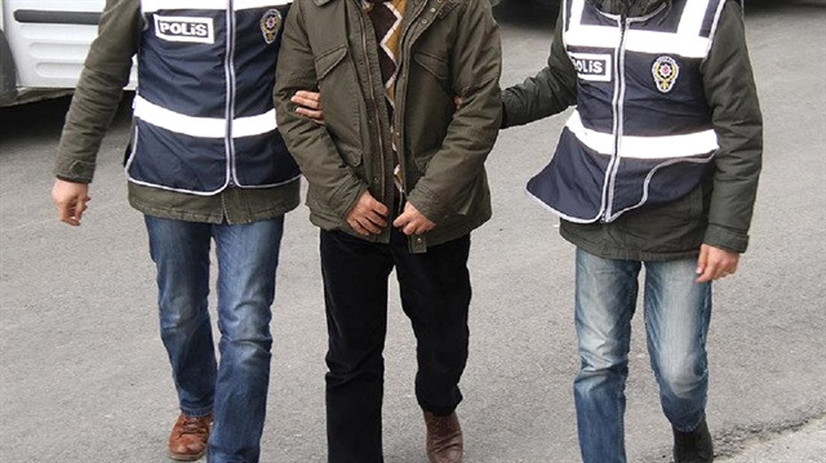 Fetö\'cülerin Avukatı Fetö\'den Tutuklandı