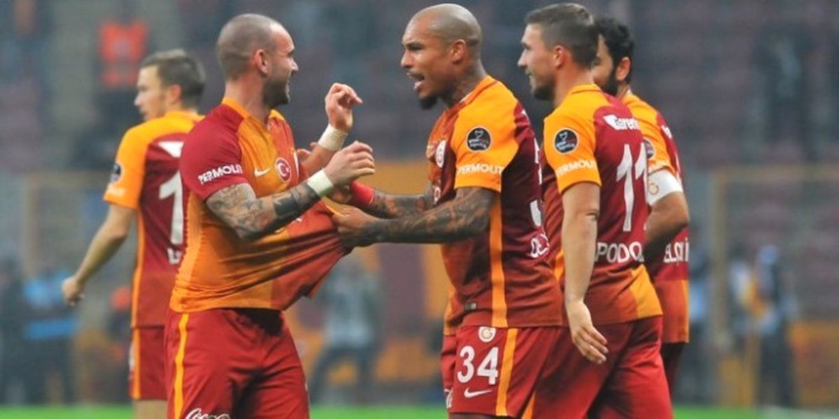 Galatasaray\'da Şok! İkisi Birden Sakat!