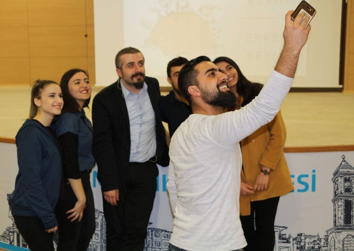 Germencik\'te Serkan Karaismailoğlu Konferansı Büyük İlgi Gördü