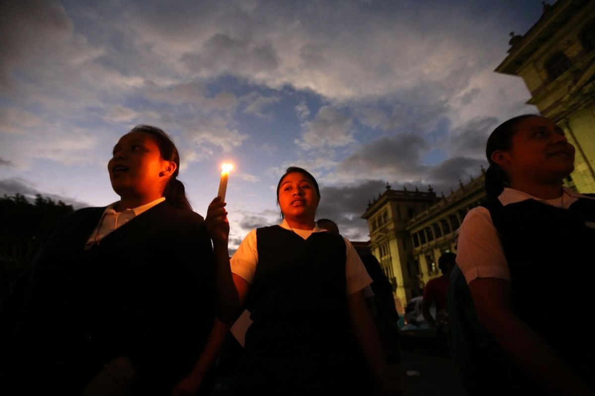 Guatemala\'daki Yangında Ölen Kızların Sasıyı 34\'e Yükseldi