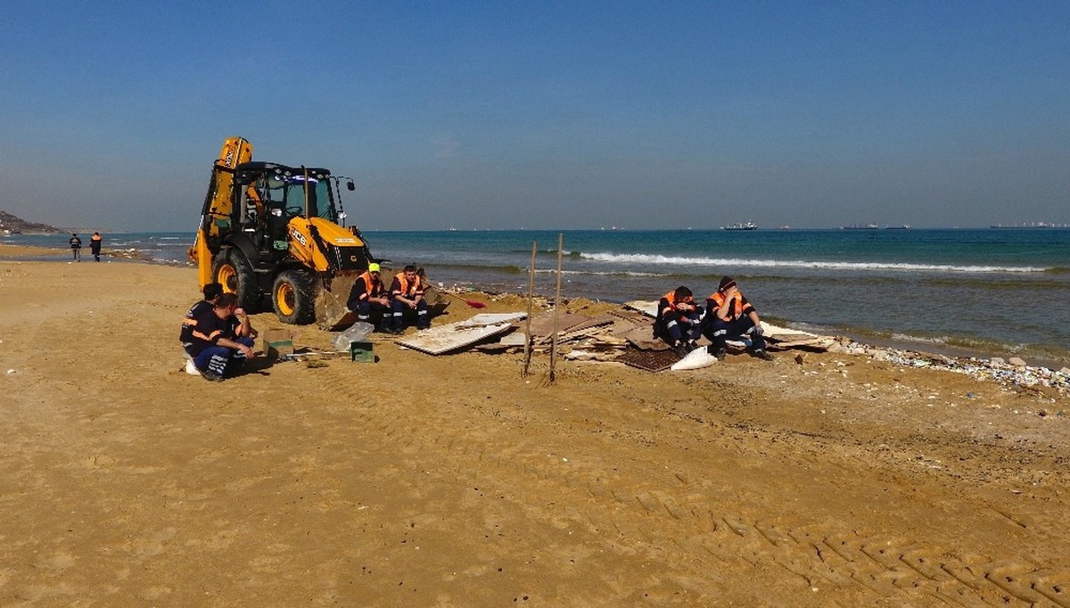 İbb: Kilyos Plajından 33 Ton Atık Toplandı