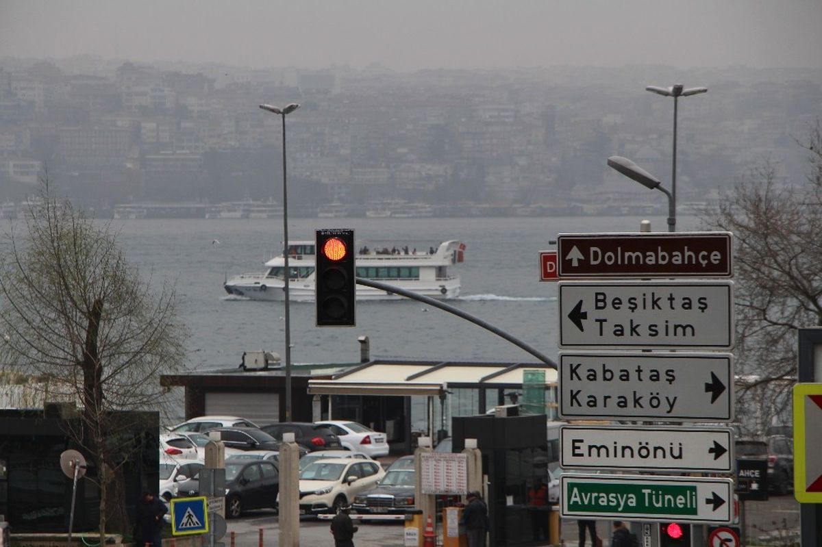 İstanbul Boğazı\'nda Gemi Trafiğine Sis Engeli