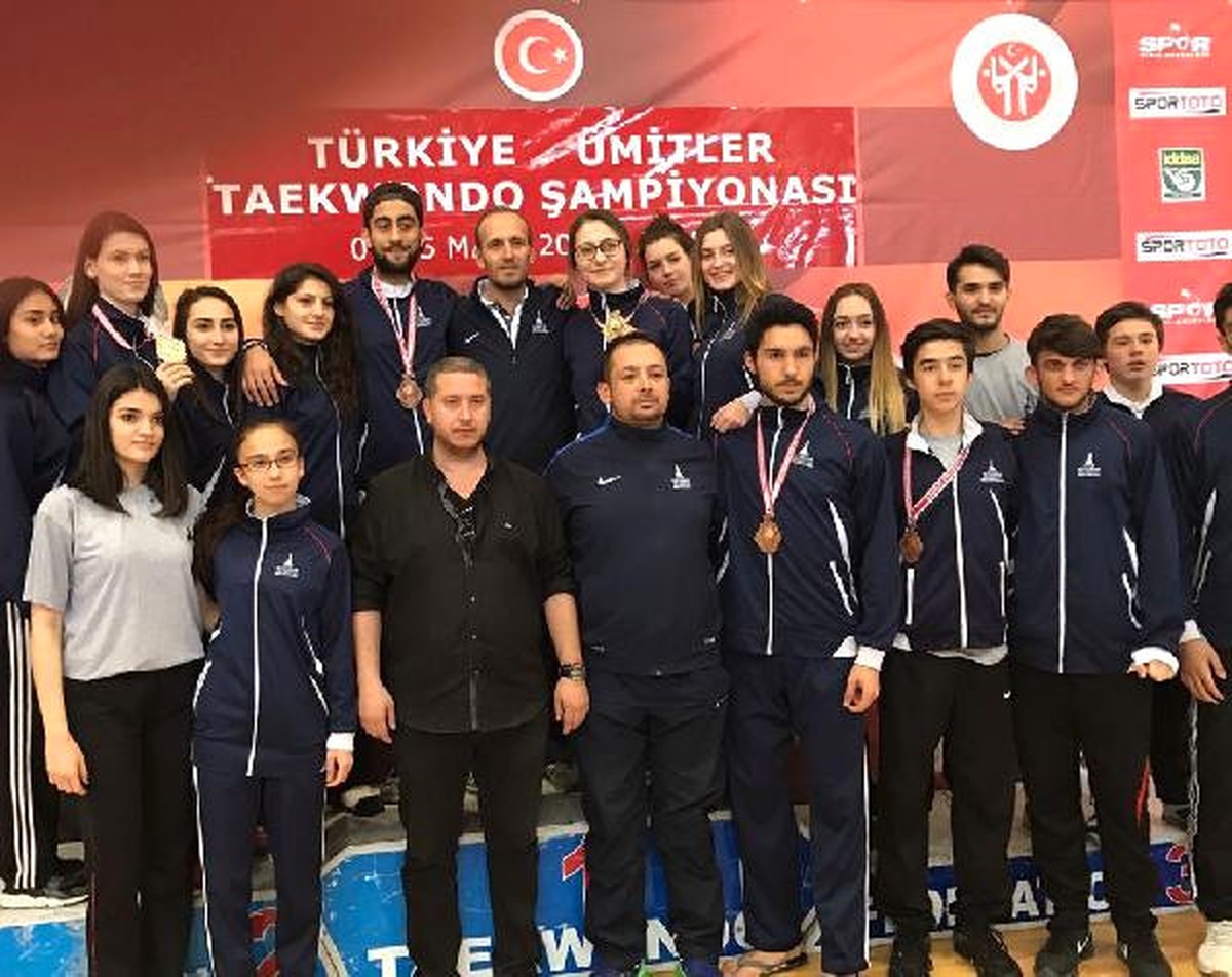 İzmir Büyükşehir Belediyespor Tekvando Takımı Alanya\'da 6 Madalya Kazandı