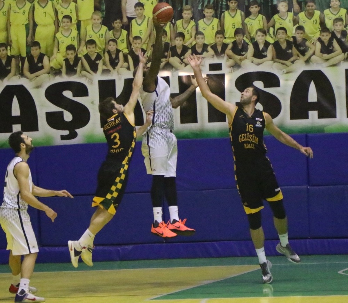 İzmir Gelişim Koleji-Mamak Belediyesi Ankara Dsi: 81-76